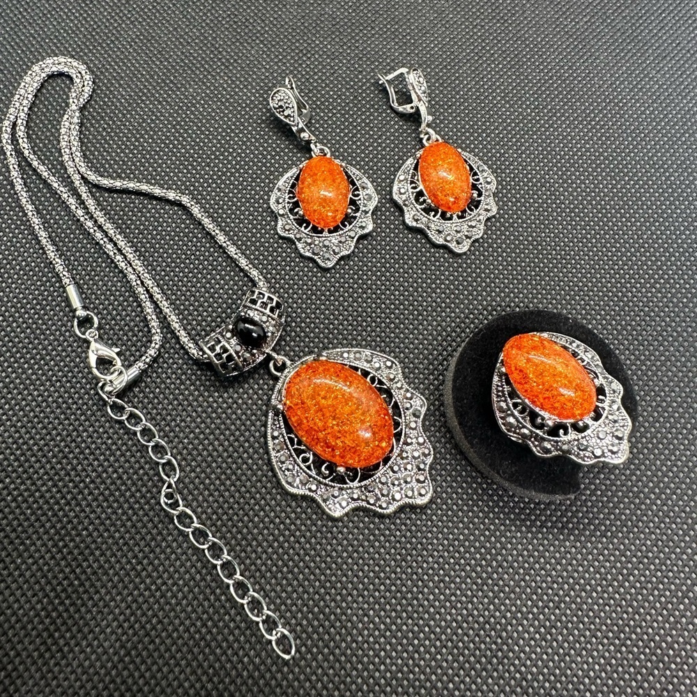 ✨Rare Find! Stunning Vintage Style Orange Faux Amber & Gunmetal Ornate Jewelry✨